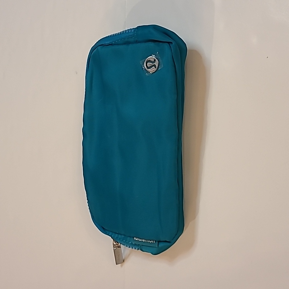 Lululemon Everywhere Belt Bag